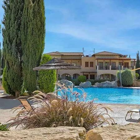 Apartment Paradisos, Ground Floor Overlooking Communal Pools, Aphrodite Hills Daire