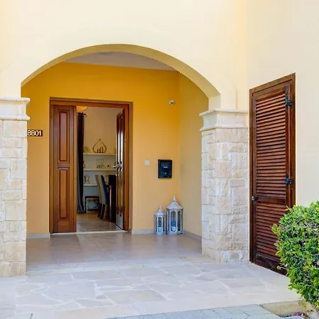 Daire Apartment Paradisos, Ground Floor Overlooking Communal Pools, Aphrodite Hills