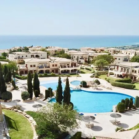 Apartment Paradisos, Ground Floor Overlooking Communal Pools, Aphrodite Hills Daire *