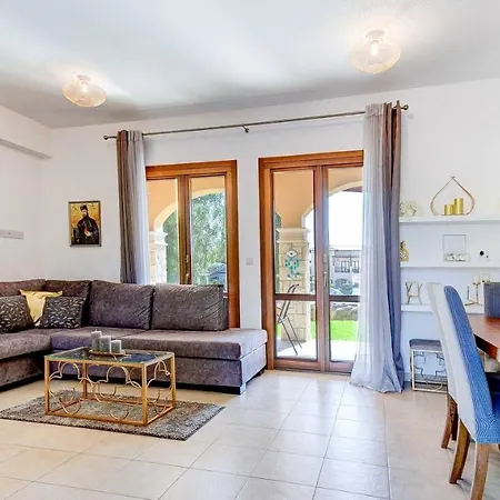 Apartment Paradisos, Ground Floor Overlooking Communal Pools, Aphrodite Hills Sakarya