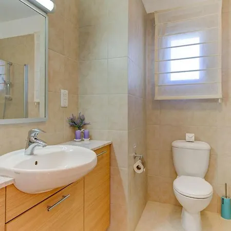 Apartment Paradisos, Ground Floor Overlooking Communal Pools, Aphrodite Hills Daire