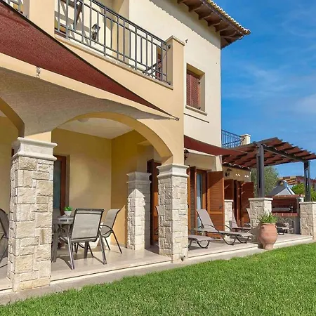 Daire Apartment Paradisos, Ground Floor Overlooking Communal Pools, Aphrodite Hills