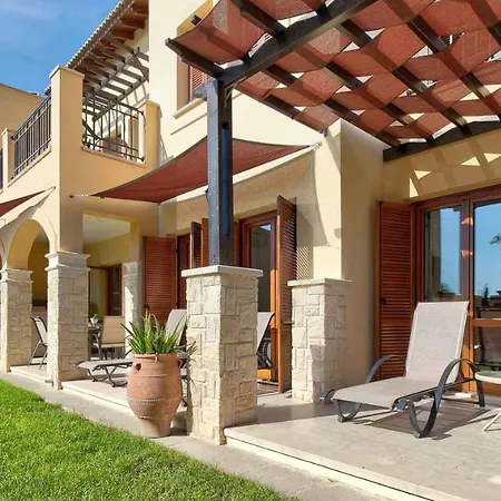 Apartment Paradisos, Ground Floor Overlooking Communal Pools, Aphrodite Hills *